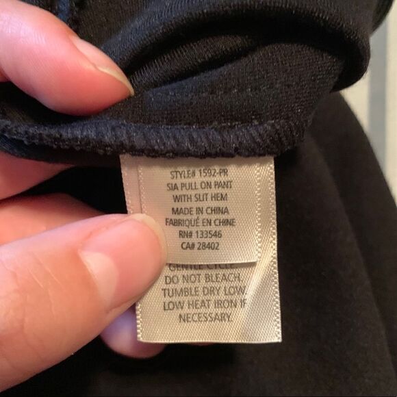 Ecru black sia pull on pant with slit hem. Size small - Picture 5 of 13